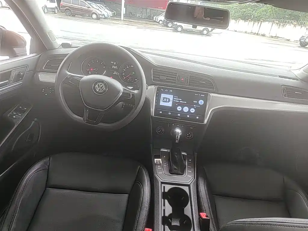 Volkswagen Lamando 2015 230TSI DSG Style фото 10
