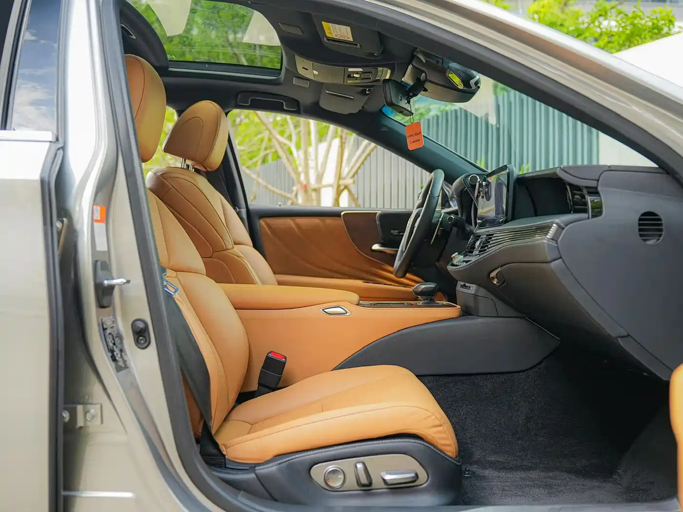 Lexus LS 2021 500h Excellence Edition фото 12