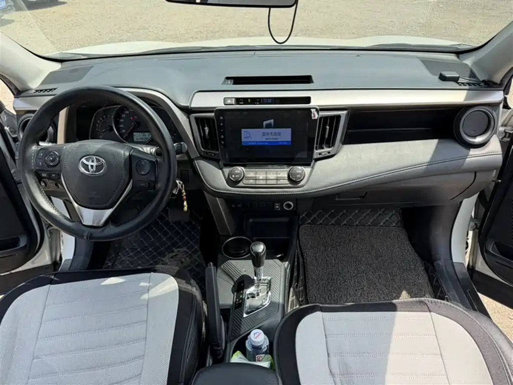 Toyota RAV4 Rongfang 2015 2.0L CVT 2WD Trend Edition фото 12
