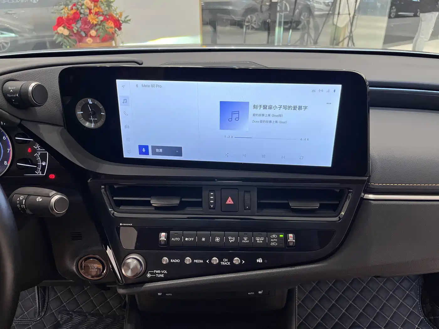 Lexus ES 2023 200 Excellence Edition фото 18