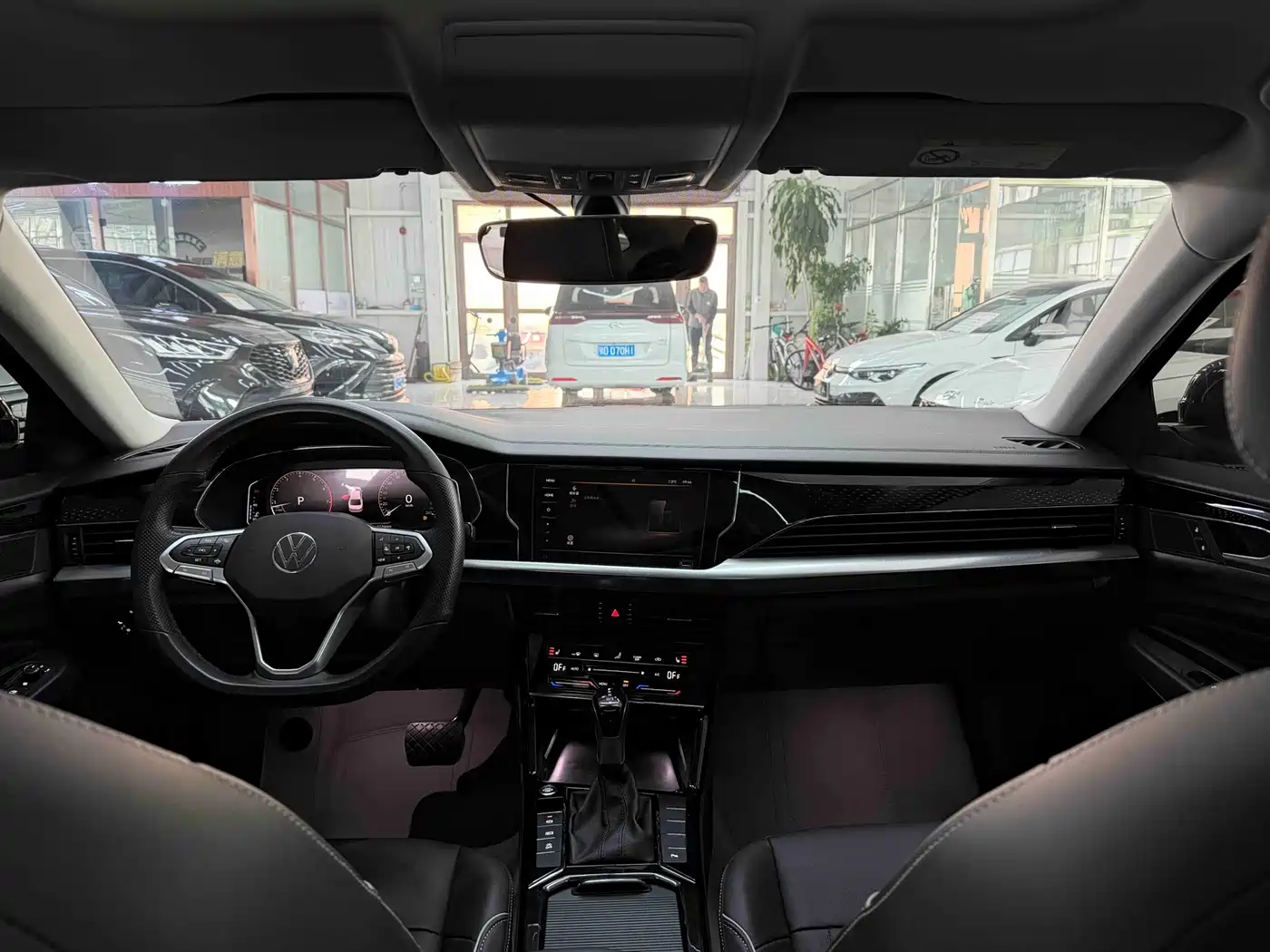 Volkswagen Passat 2022 280TSI Elite Edition фото 13