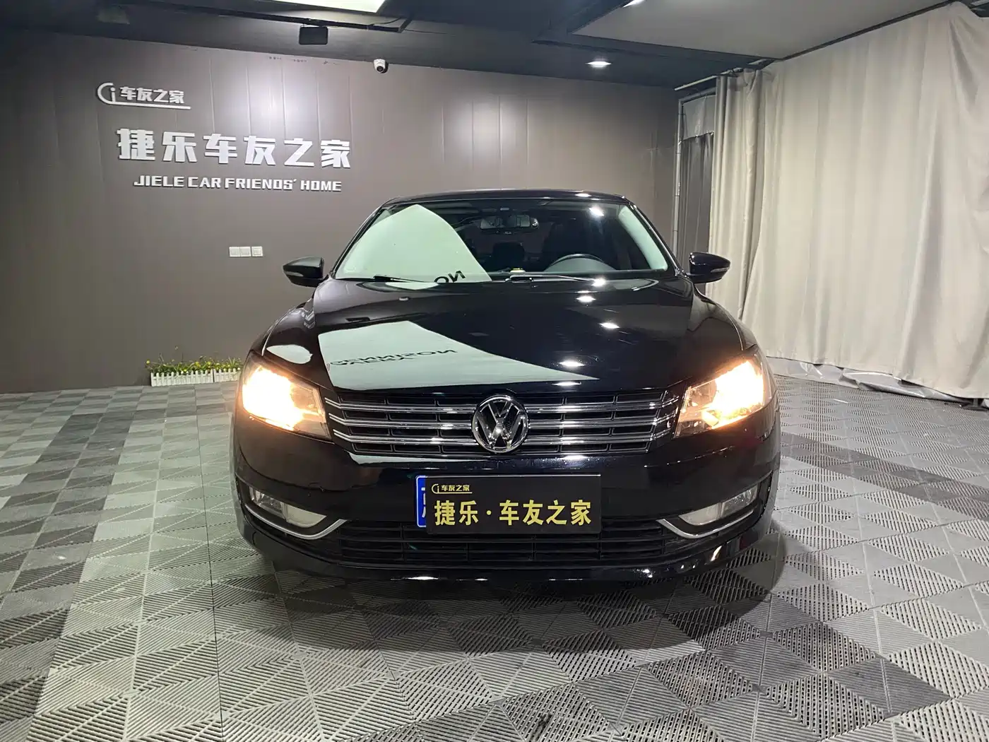 Volkswagen Passat 2014 1.8TSI DSG Luxury Edition фото 2