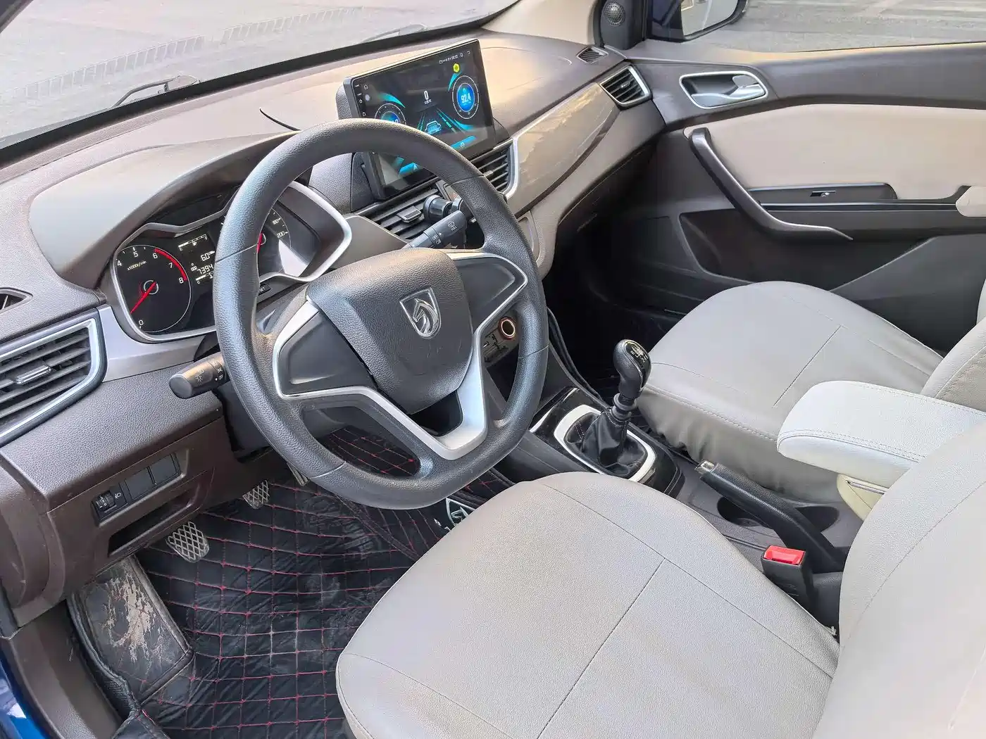 Baojun 310W 2018 2017 1.5L Manual Comfort China V