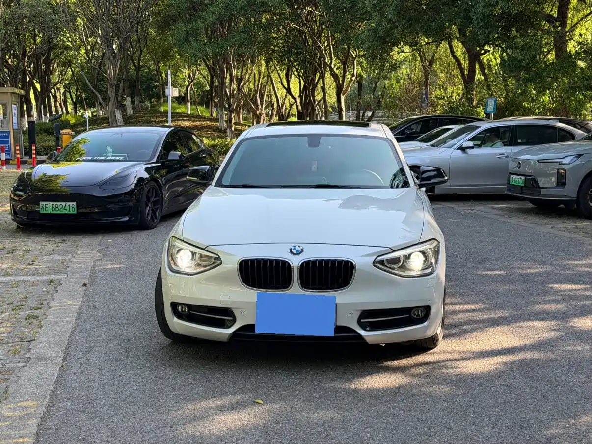 BMW 1 Series (Import) 2013 Facelift 118i Sport Model фото 2