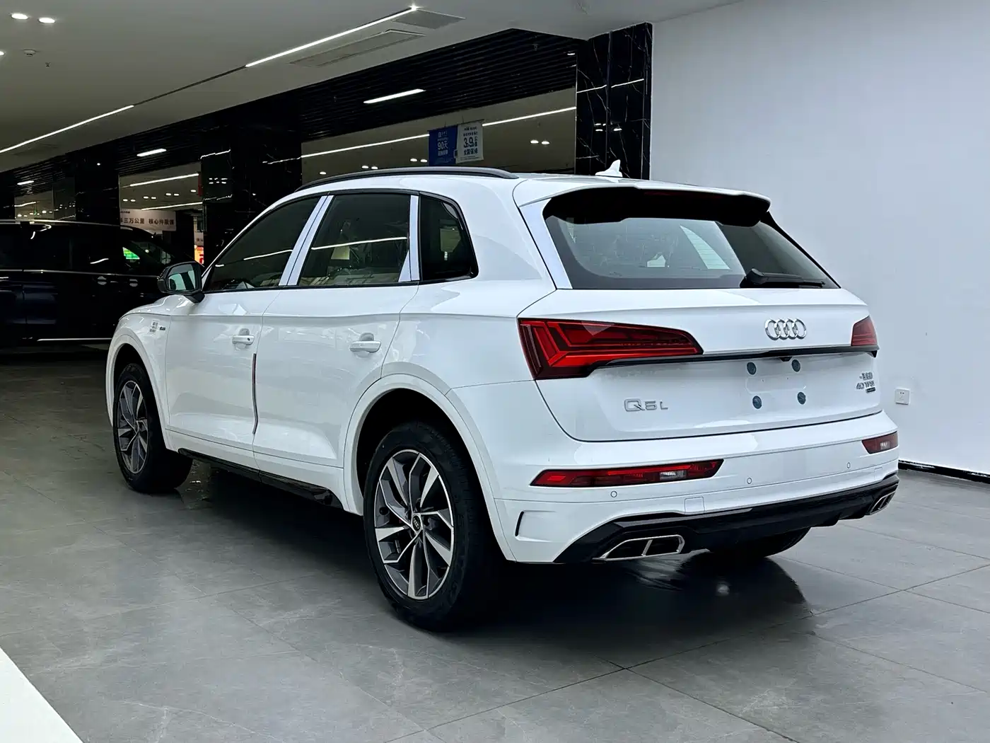 Audi Q5L 2024 Model 40 TFSI Luxury Dynamic фото 4