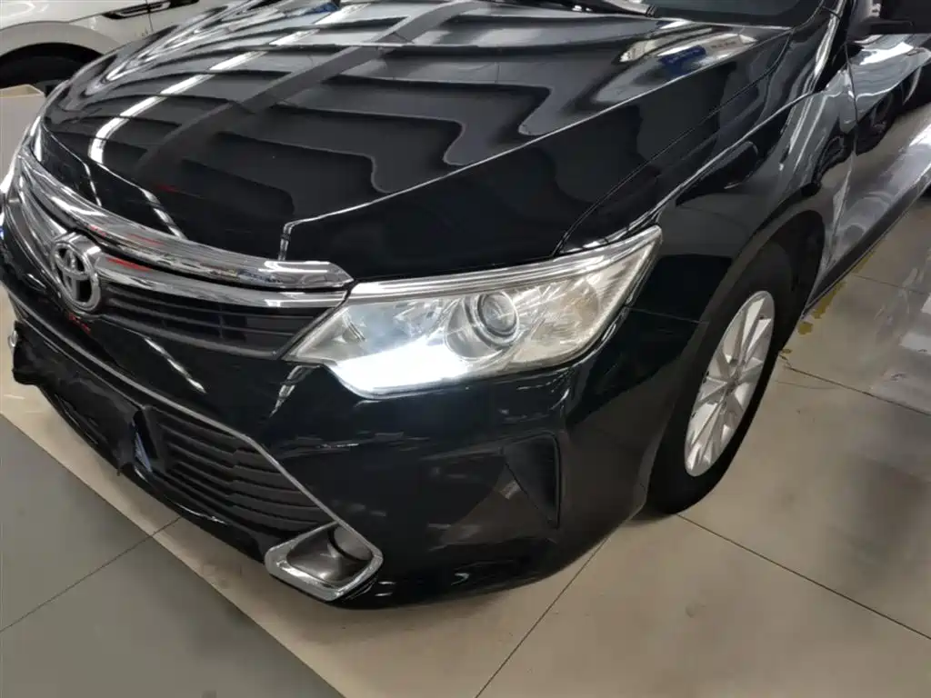 Toyota Camry 2015 2.0G Leading Edition фото 17