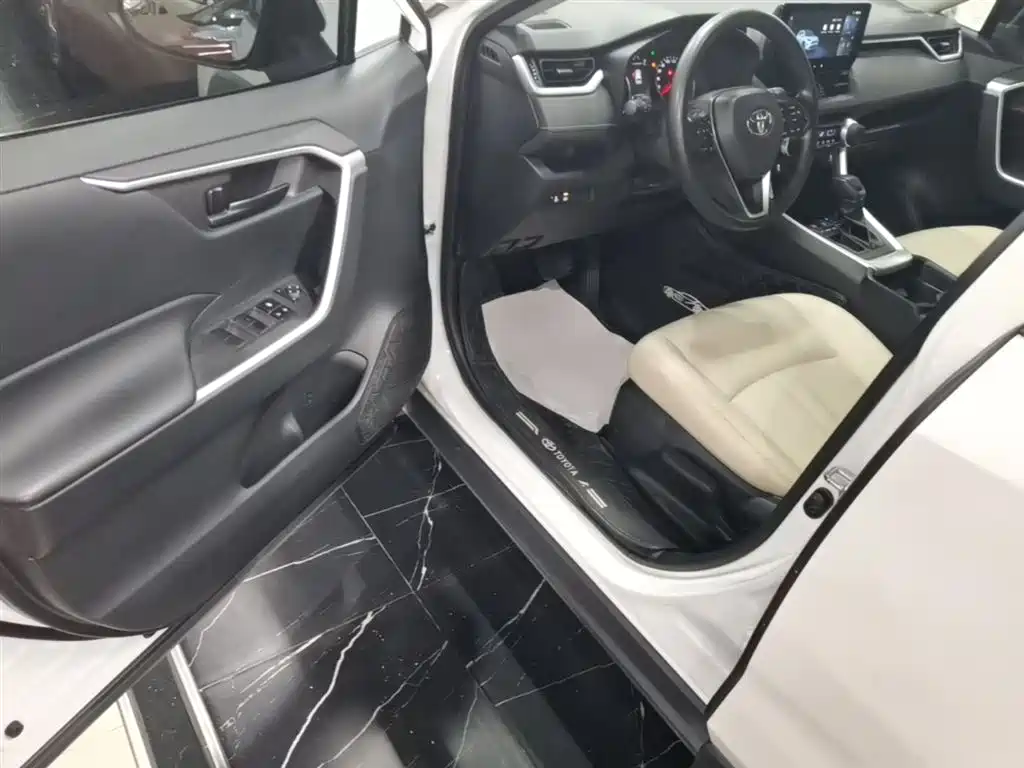 Toyota RAV4 Rongfang 2023 2.0L CVT 2WD Urban Edition фото 16