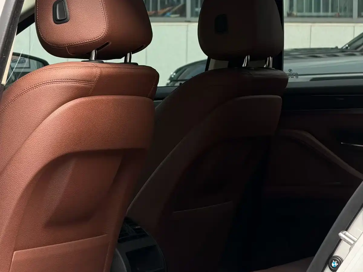 BMW 5 Series (Import) 2014 520i Touring фото 7