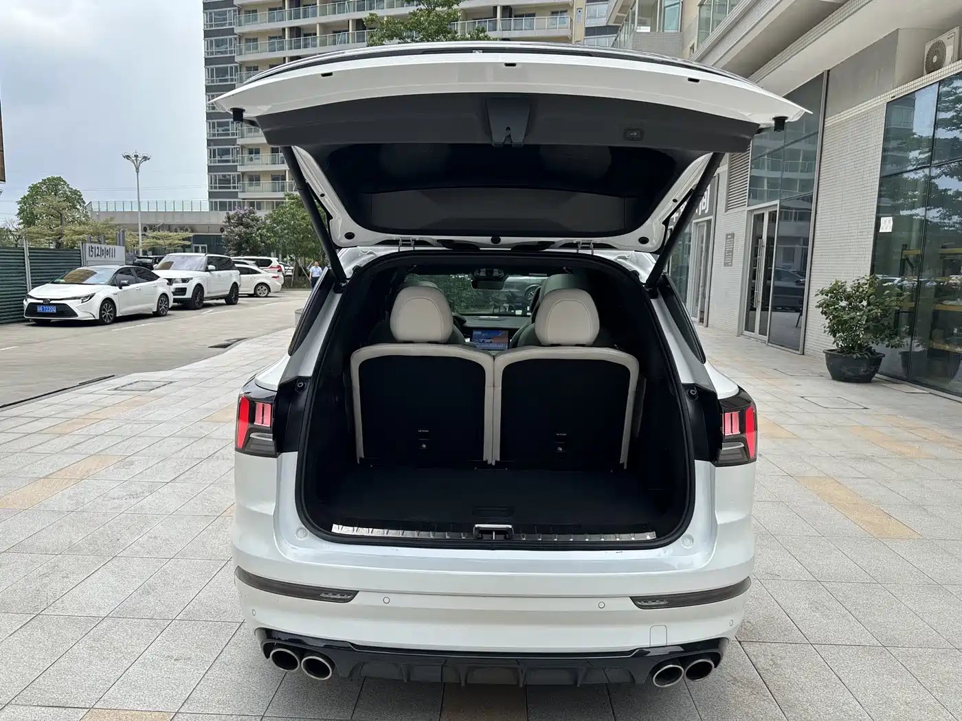 Lynk & Co 09 EM-P 2021 2.0T PHEV Ultra 6-seater фото 19