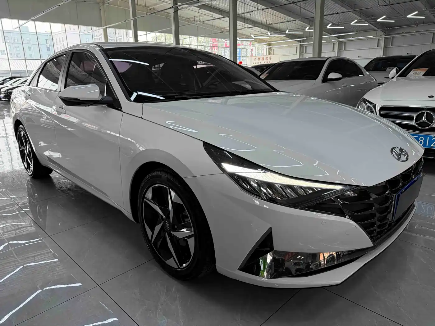 Hyundai Elantra 2023 1.5L CVT GLX Elite Edition фото 3