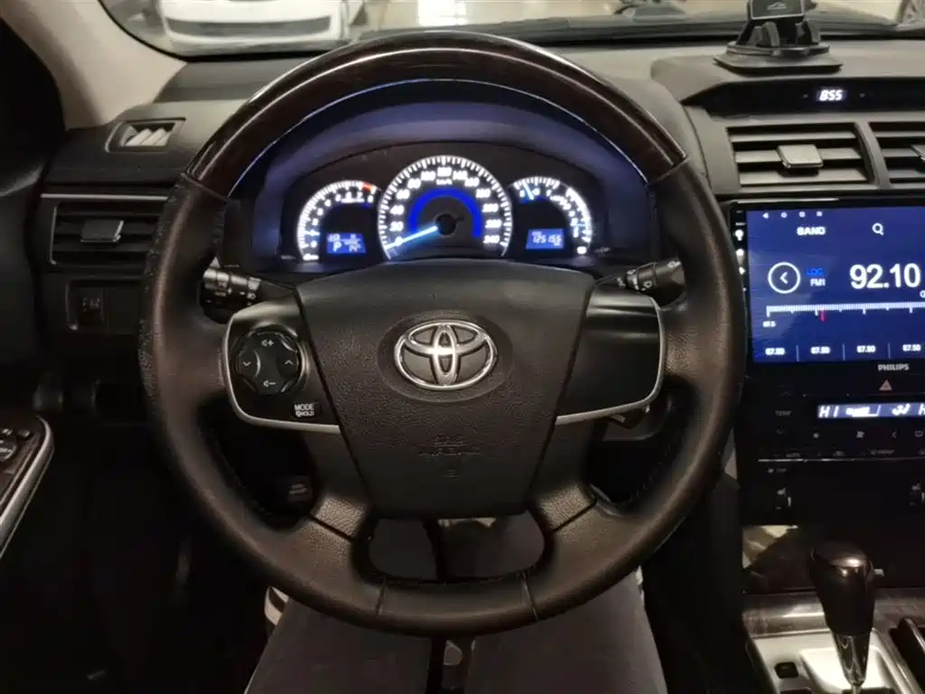 Toyota Camry 2015 2.0G Leading Edition фото 4