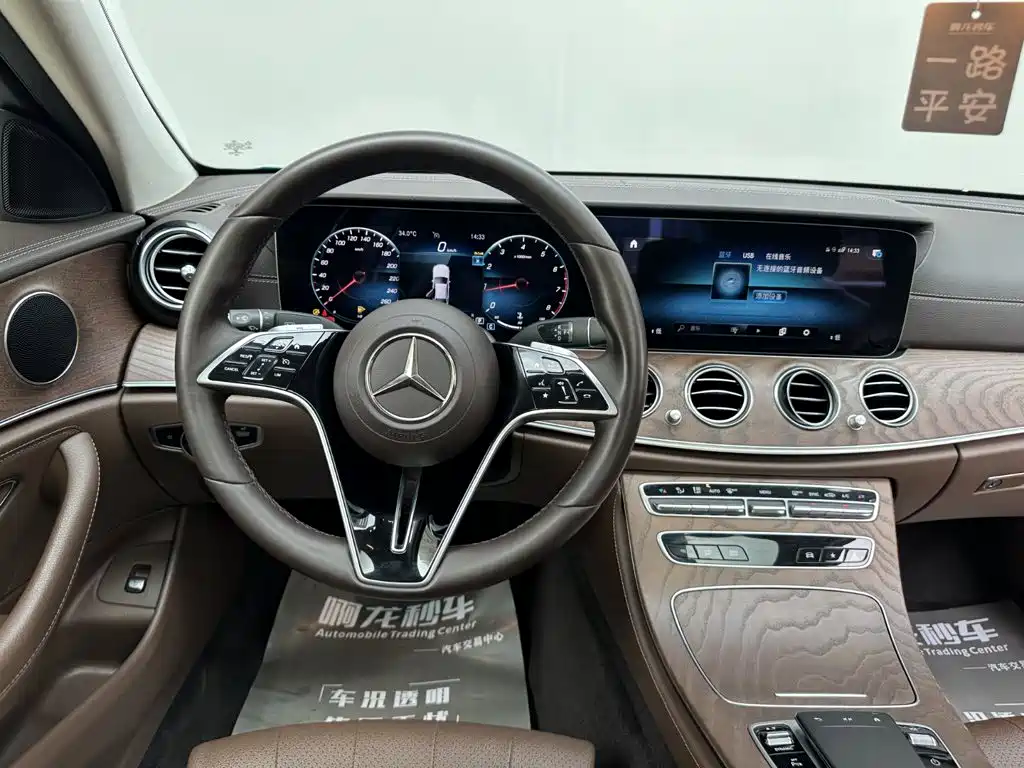 Фото 10 - Mercedes-Benz E-Class