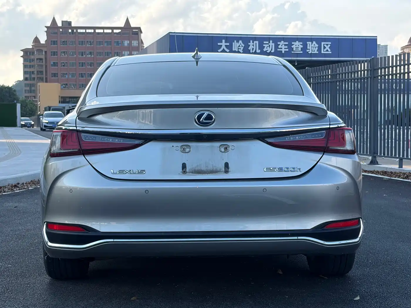 Фото 8 - Lexus ES