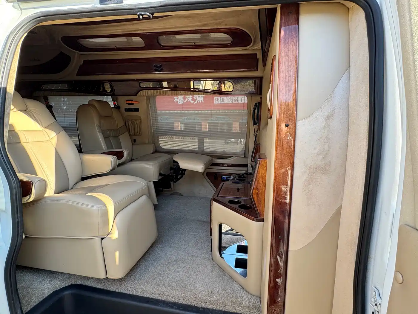 GMC Savana 2010 2011 6.0L Business Star 10-seater