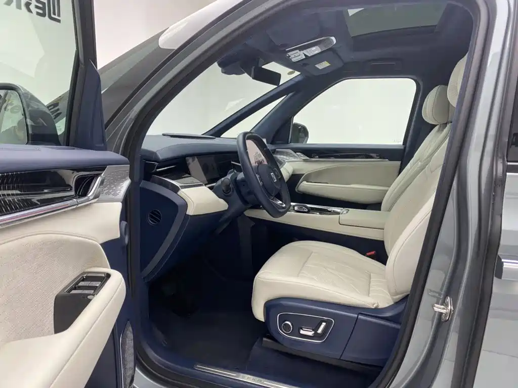 ZEEKR 009 2025 2024 6-seat Executive AWD 108kWh