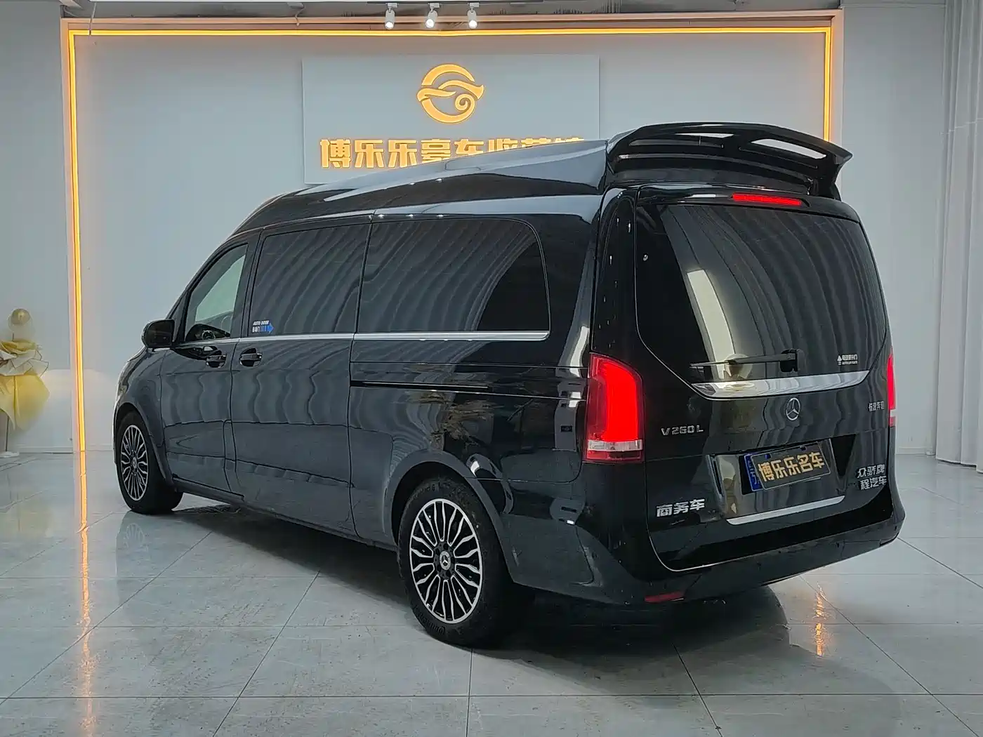 Mercedes-Benz V-Class 2021 V 260 L Long Wheelbase Luxury Edition фото 18