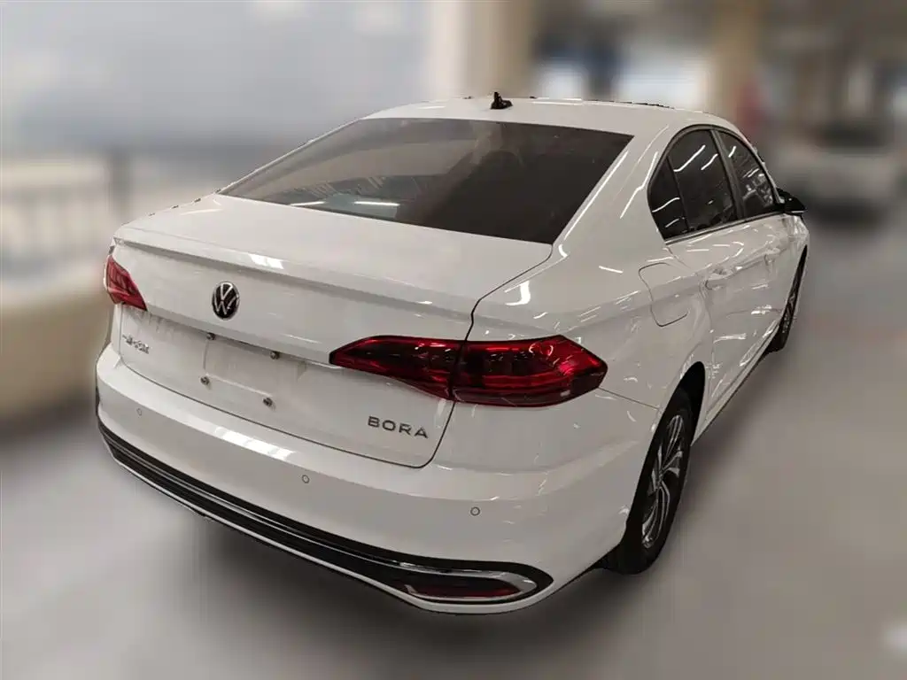 VOLKSWAGEN BORA
