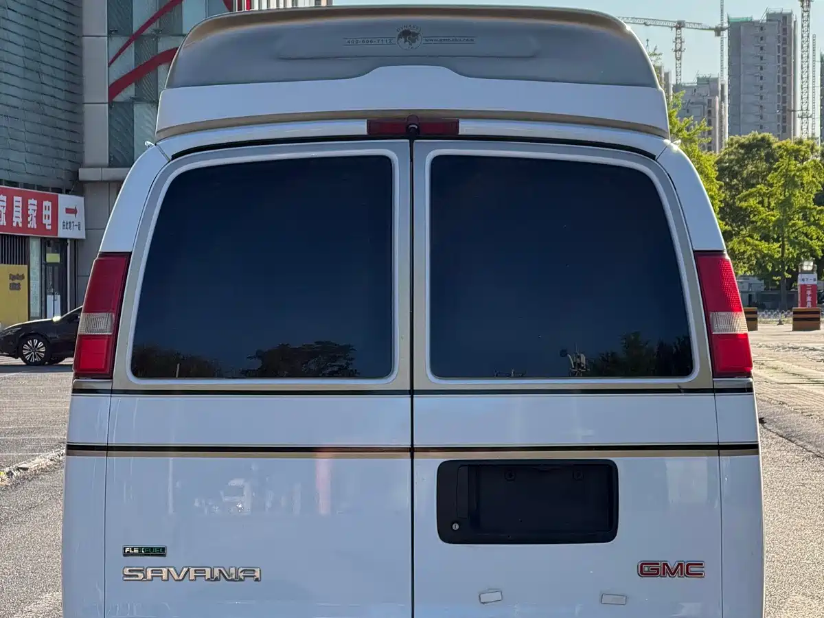 GMC Savana 2010 2011 6.0L Business Star 10-seater