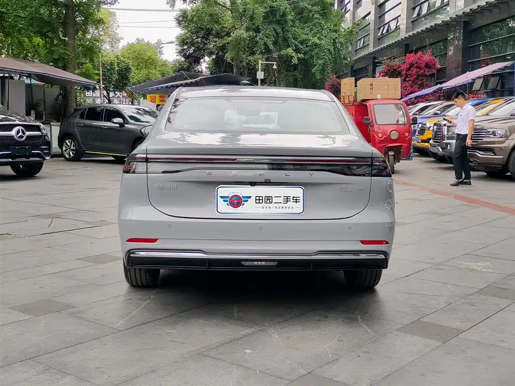 Geely Galaxy Galaxy A7 2025 EM-i 70km Luxury Edition фото 5