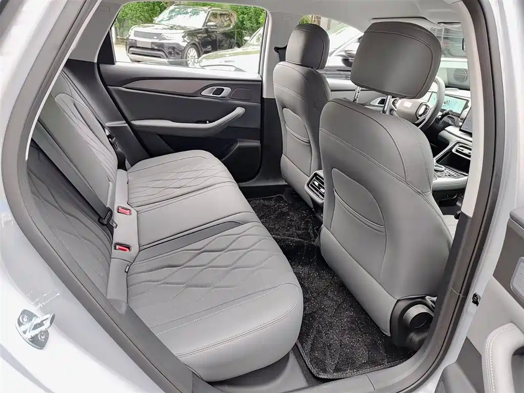 Geely Galaxy Galaxy A7 2025 EM-i 70km Luxury Edition фото 11