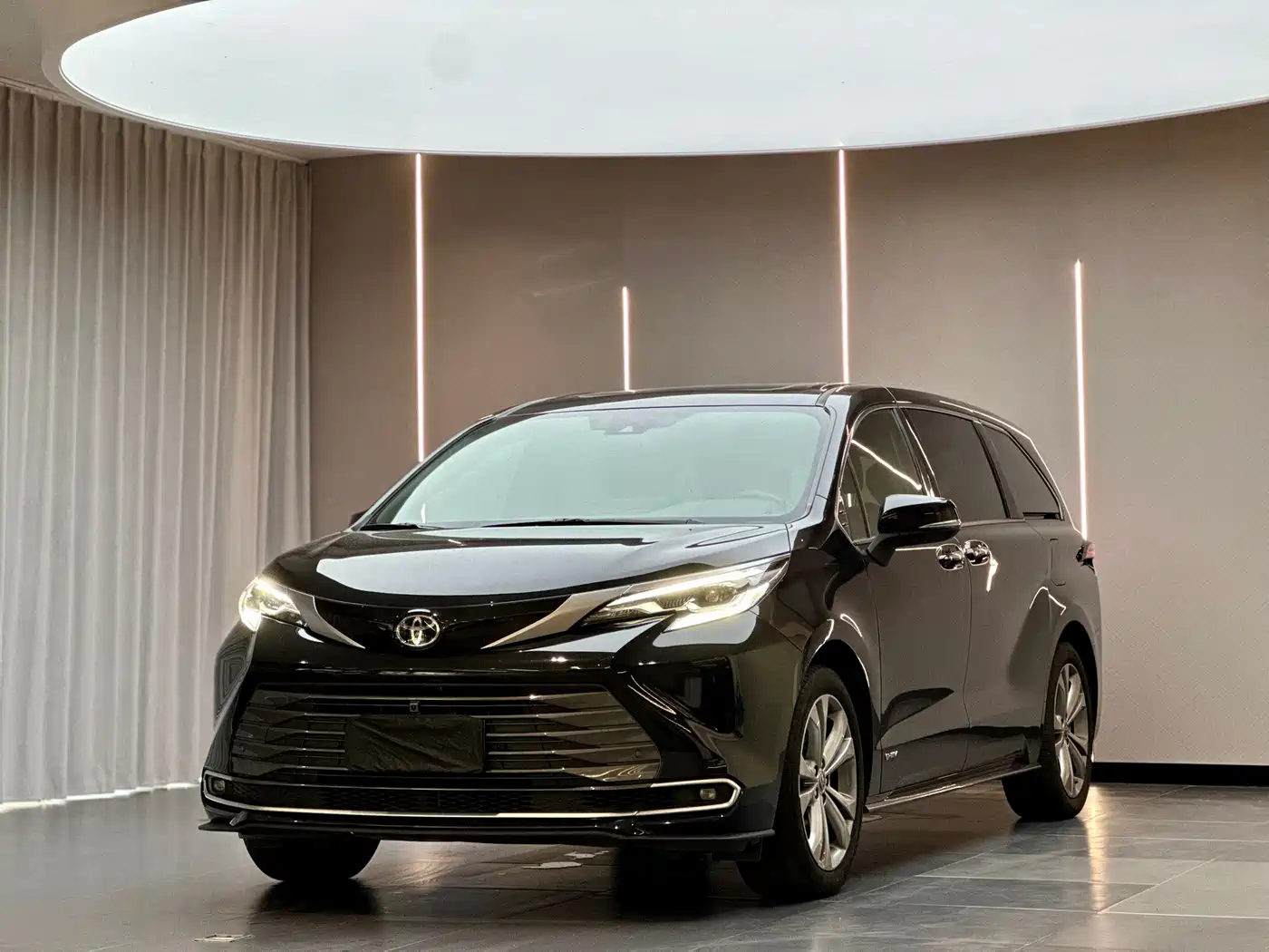 Toyota Sienna 2024 2.5L Hybrid Premium Edition