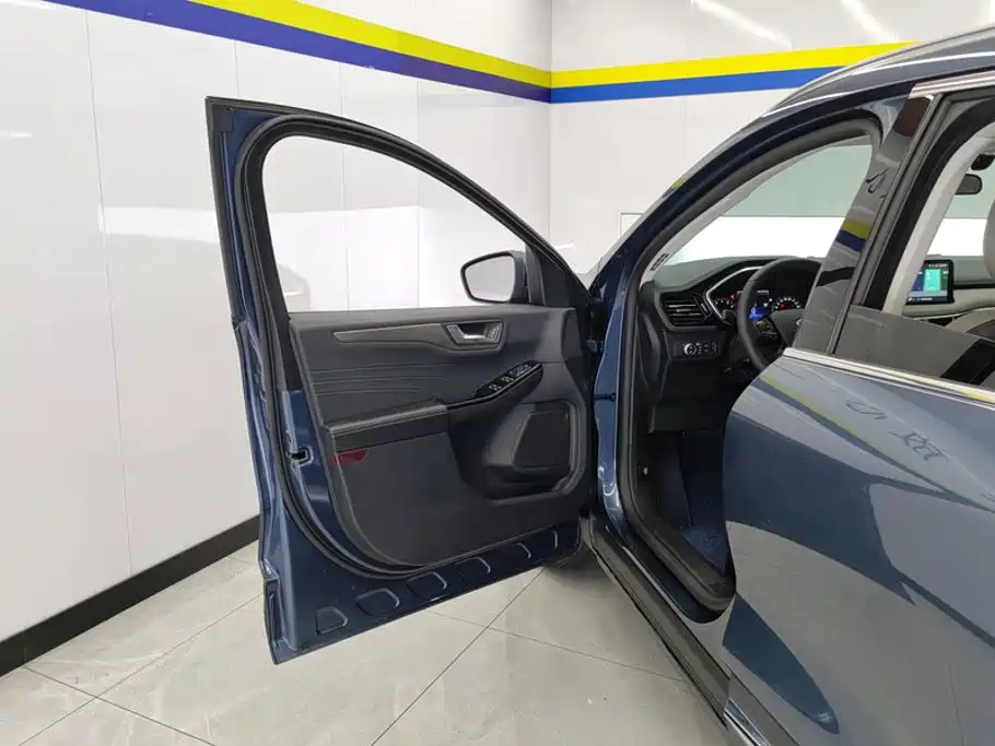 Ford Escape 2022 2020 EcoBoost 245 2WD Premium Edition