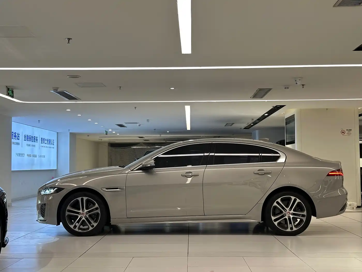 Jaguar XEL 2024 Model 2.0T 250PS R-DYNAMIC S Progressive Sport Edition фото 4