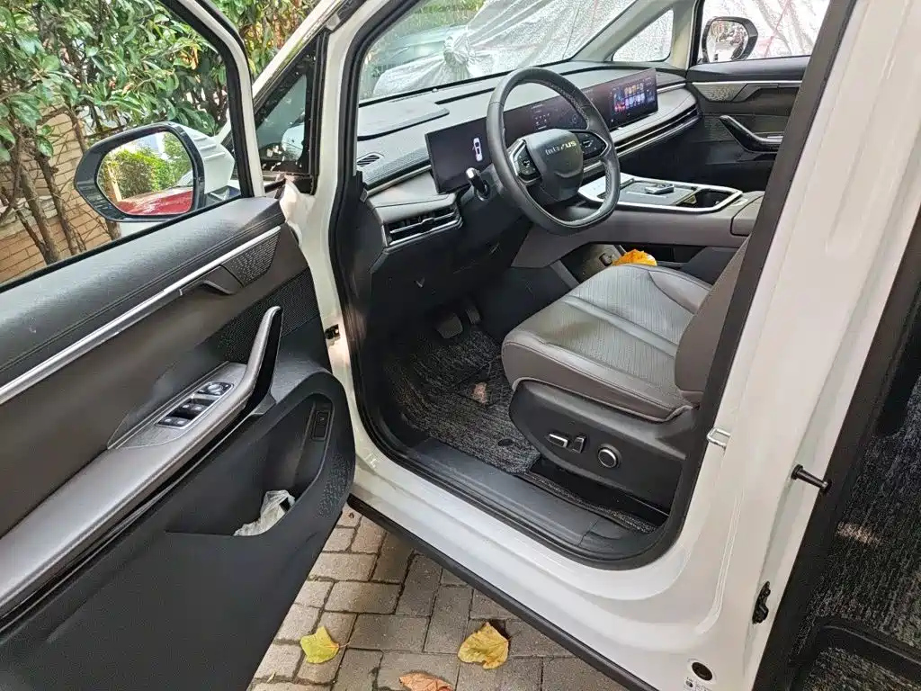 Maxus Maxus G70 2024 2024 2.0T Auto Ultimate Edition 7-Seater