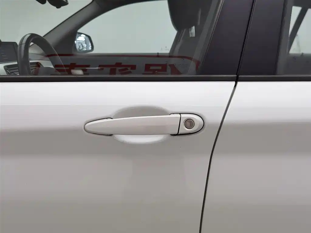 BMW 1 Series (Import) 2018 118i Leading фото 18