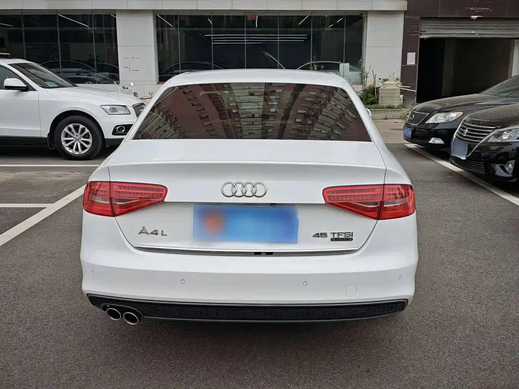 Фото 9 - Audi A4L