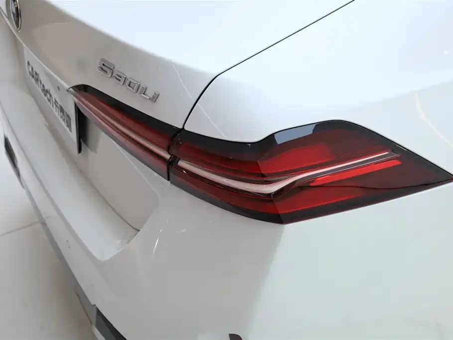 BMW 5 Series 2024 530Li Leading M Sport Package фото 10