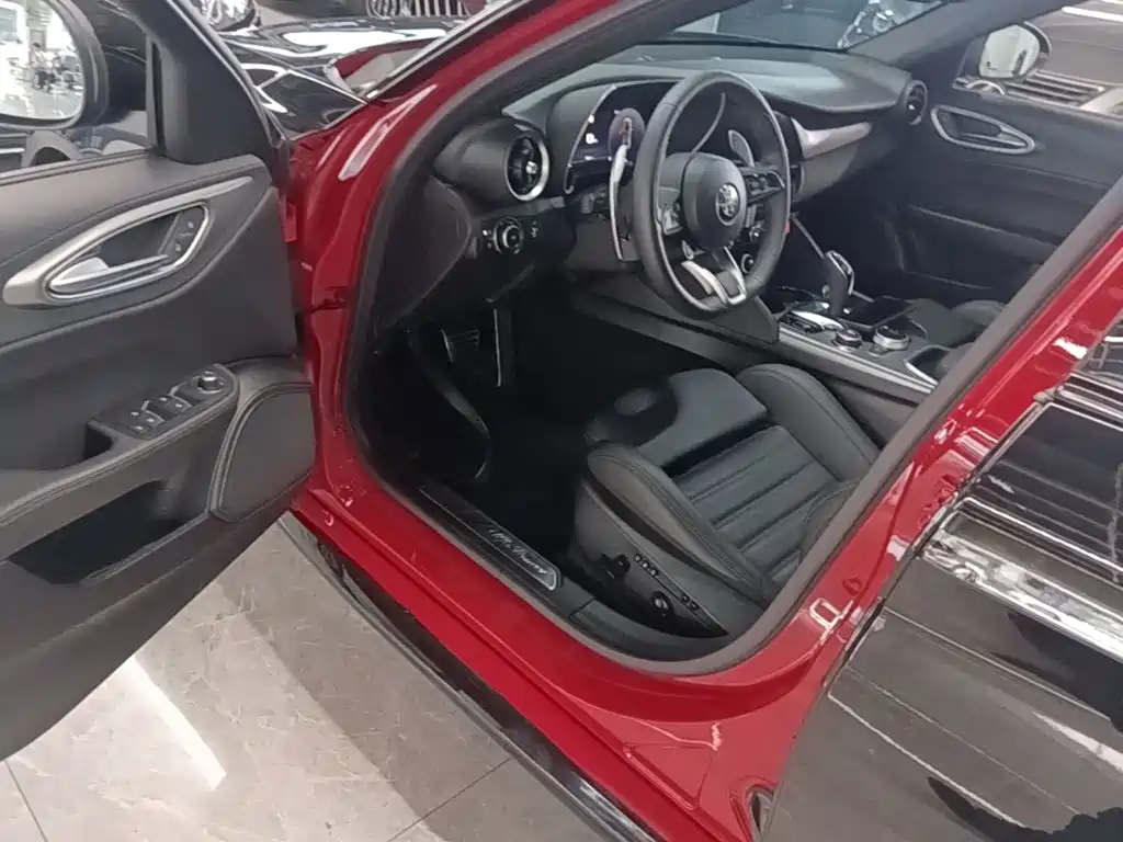 Alfa Romeo Giulia 2026 2023 2.0T 280HP Track Edition