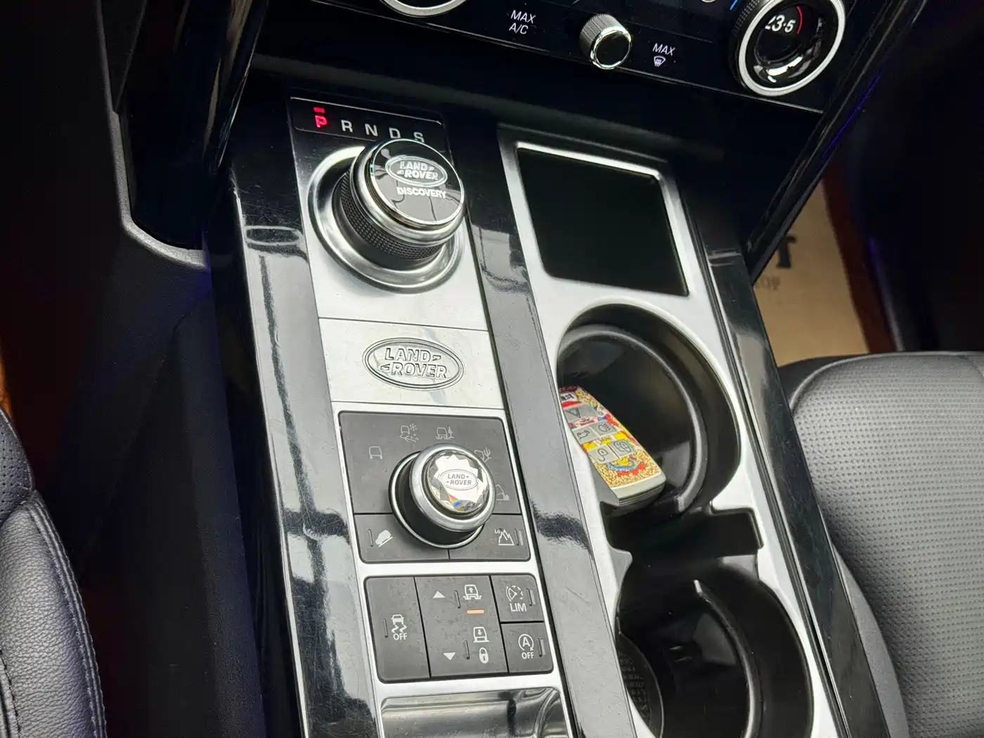 Land Rover Discovery 2018 3.0 SC V6 SE фото 9