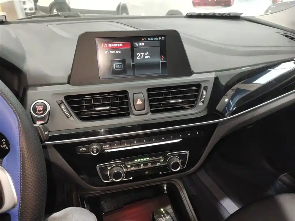 BMW 1 Series 2018 118i Sport Edition фото 13