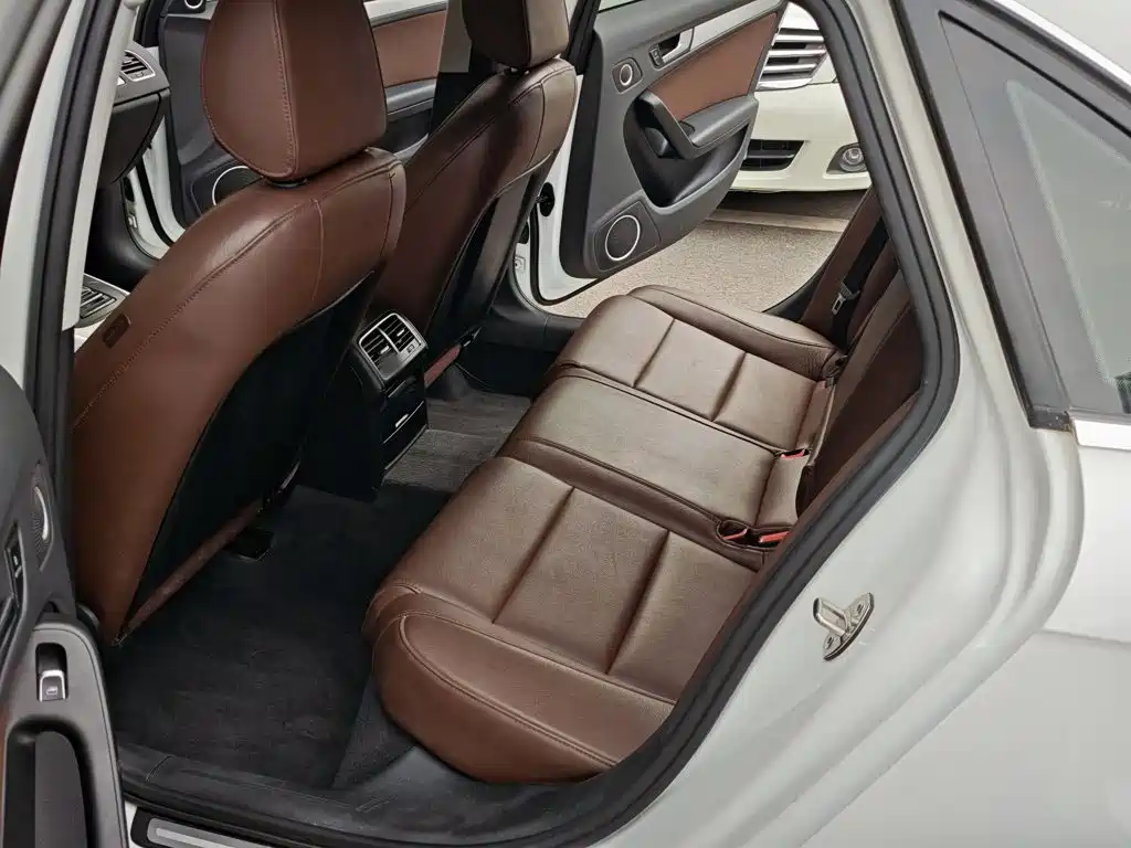 Фото 17 - Audi A4L