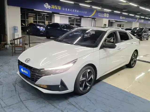 HYUNDAI ELANTRA