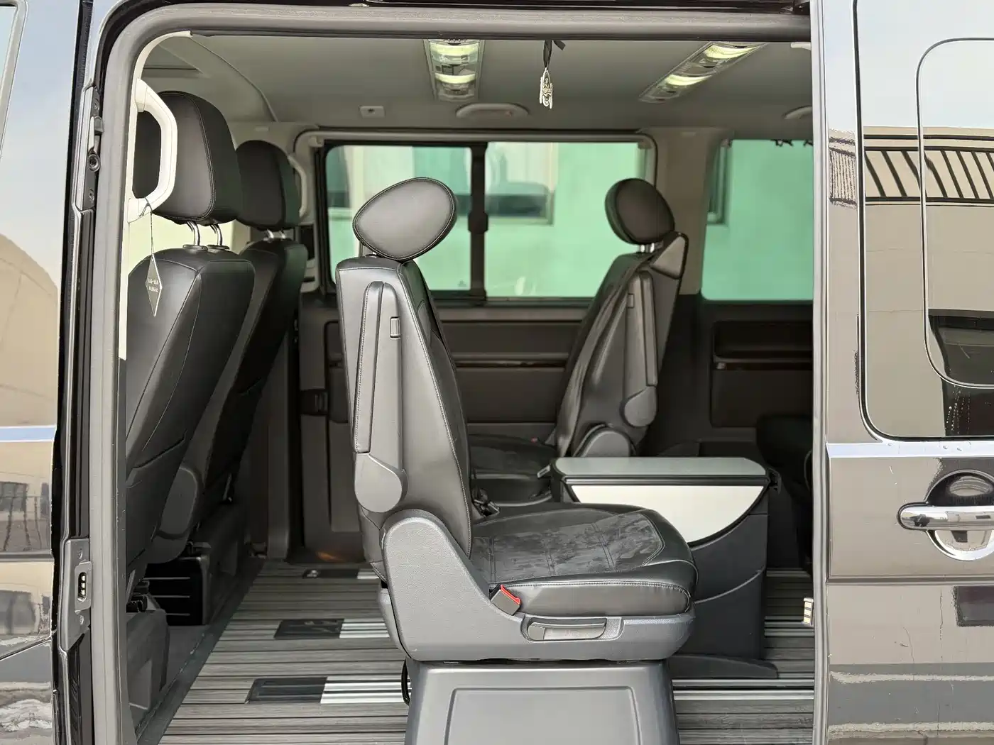 Volkswagen Multivan 2018 2.0TSI 4WD Premium Edition 7-Seater фото 10