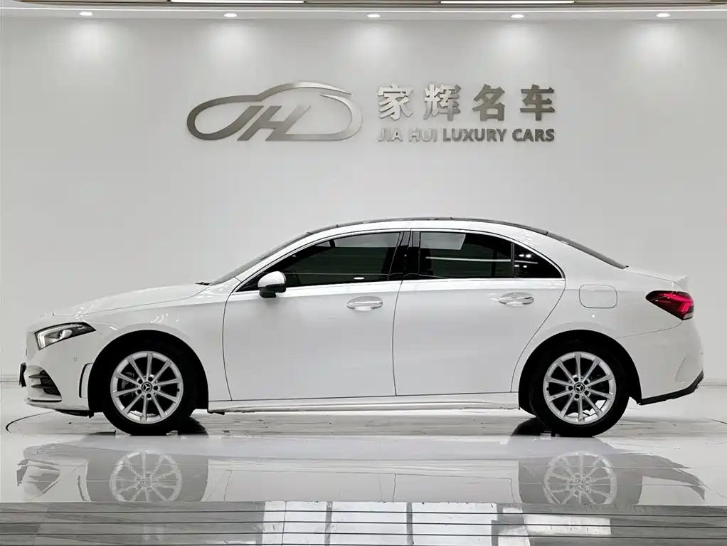 Mercedes-Benz A-Class 2019 A 200 L Sport Sedan фото 4