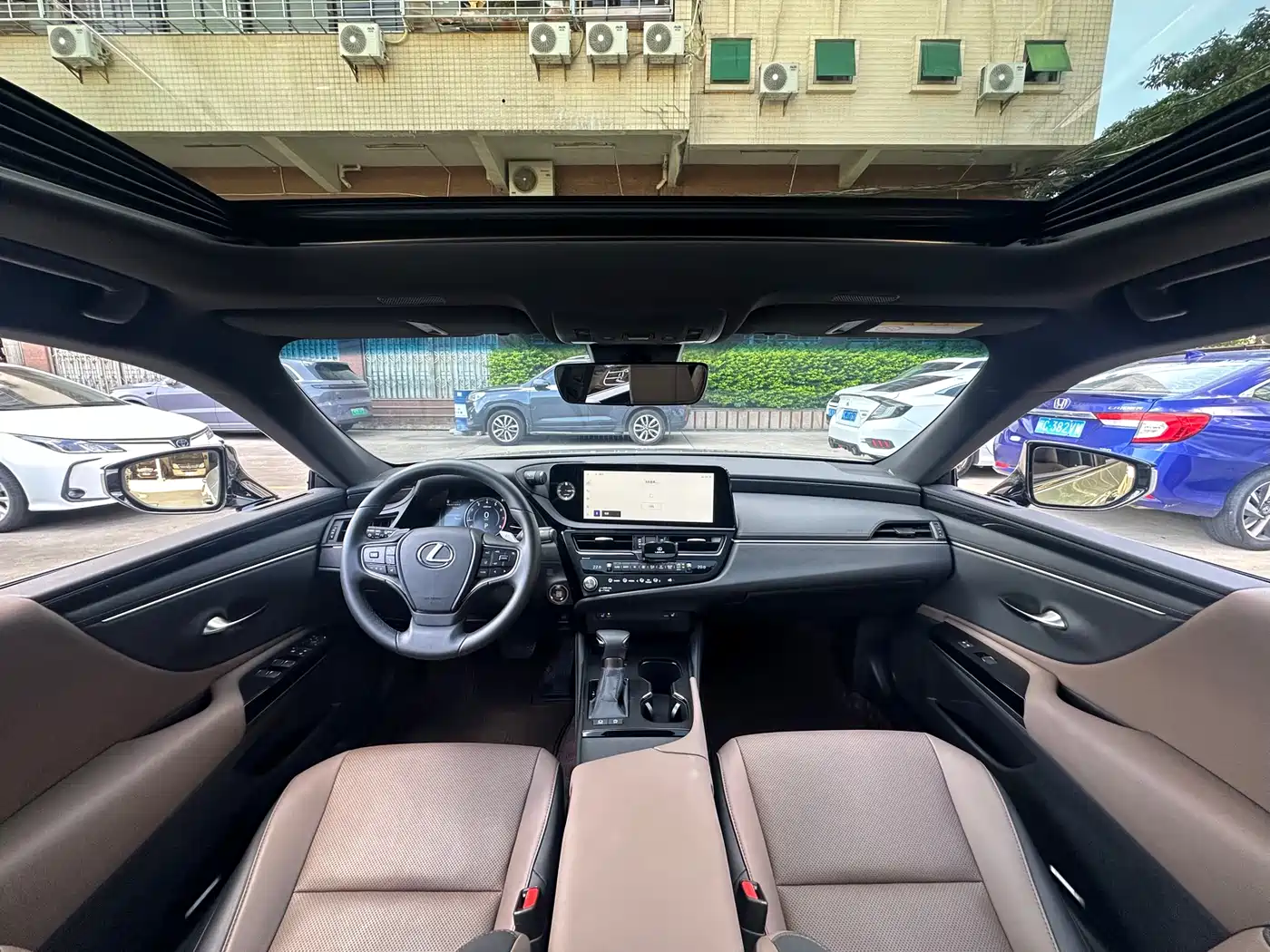 Lexus ES 2023 200 Excellence Edition фото 8