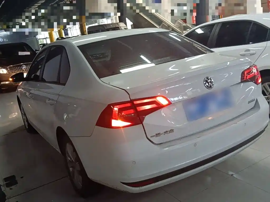 VOLKSWAGEN BORA