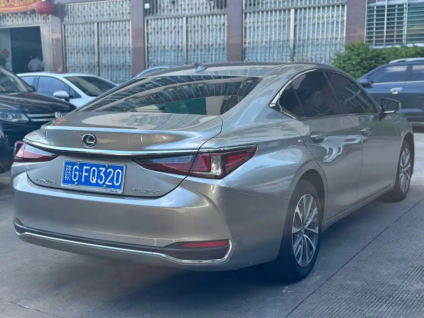 Lexus ES 2023 200 Excellence Edition фото 5
