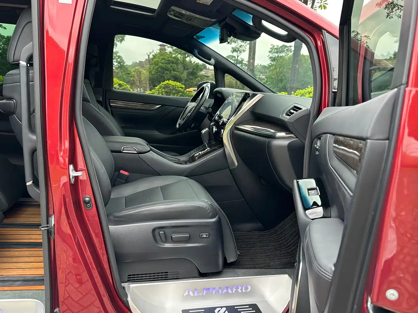 Toyota Alphard 2020 Hybrid 2.5L Premium Edition фото 8