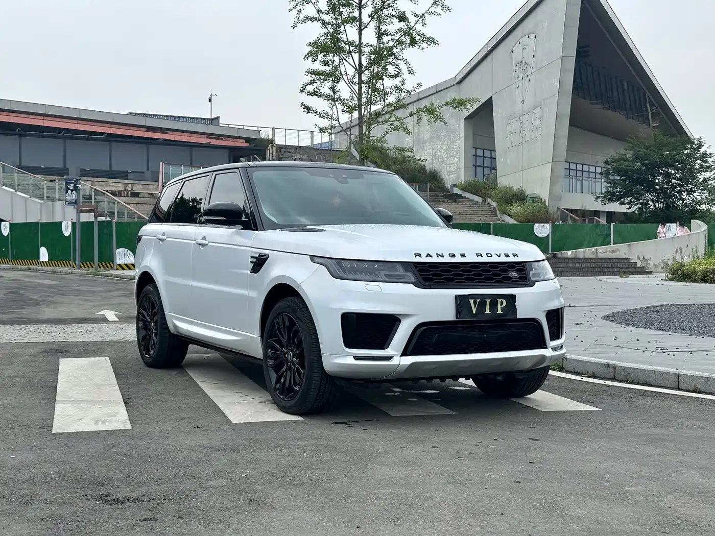 Land Rover Range Rover Sport 2021 3.0 L6 Gloss Black Edition фото 5