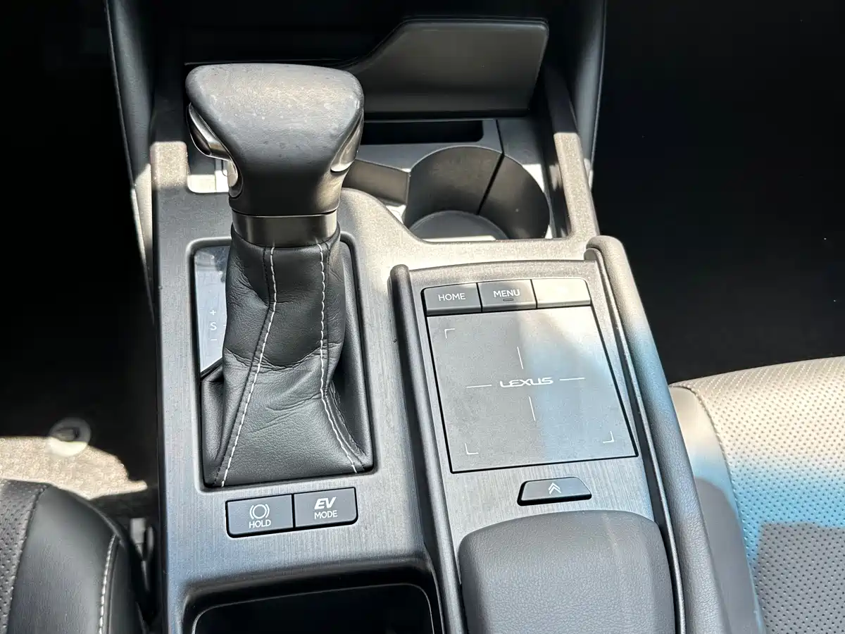 Lexus ES 2018 300h Excellence Edition China V фото 16