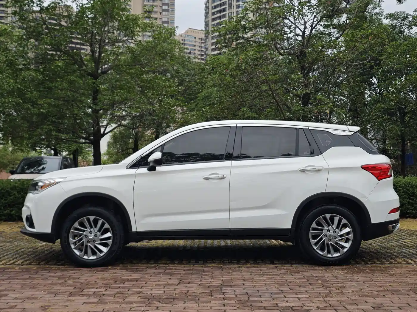 GAC Trumpchi Trumpchi GS4 2017 200T G-DCT 2WD Comfort фото 4