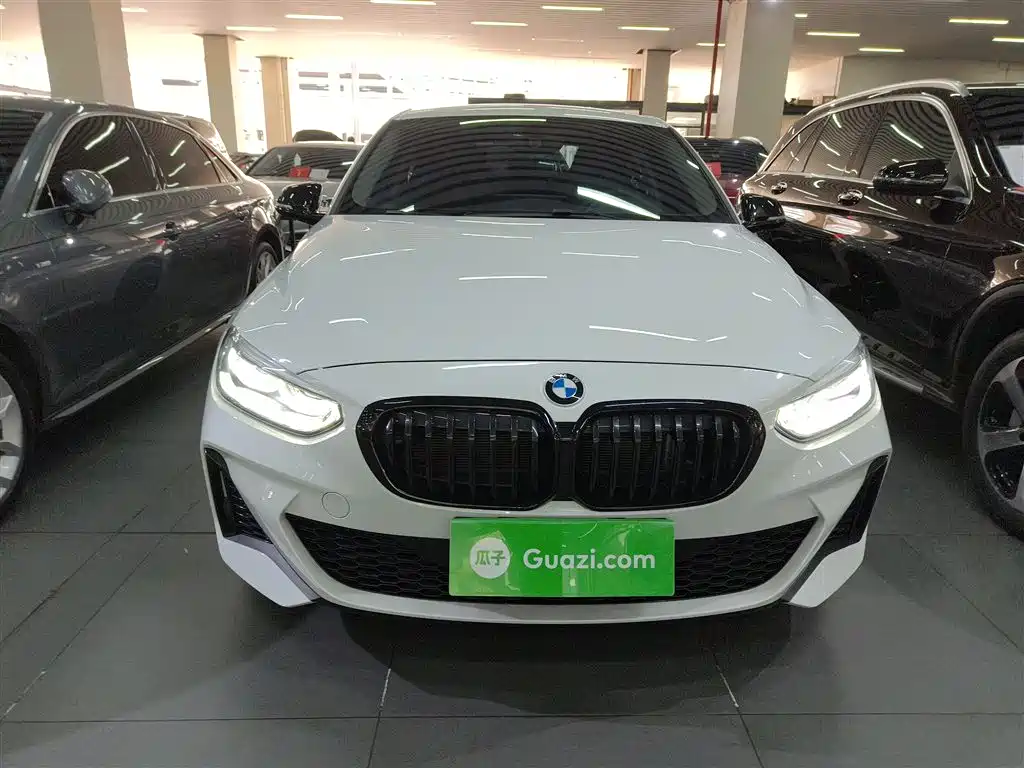 BMW 1 Series 2023 125i M Sport Shadow Edition фото 3