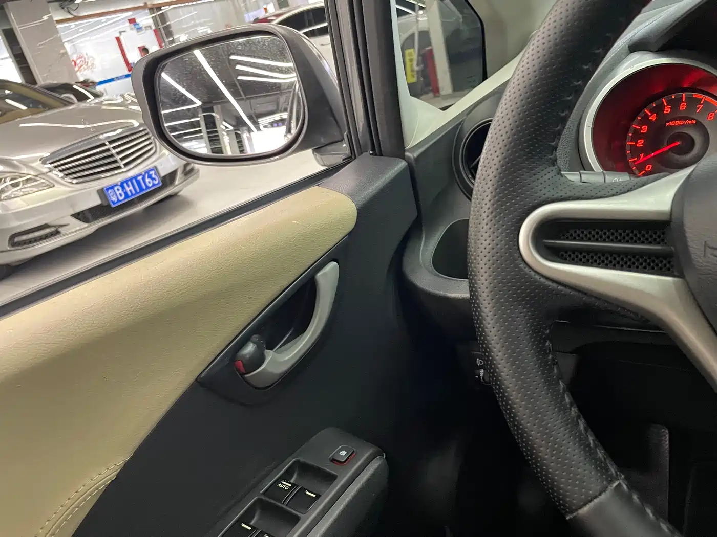 Honda Fit 2011 1.3L Automatic Comfort фото 10