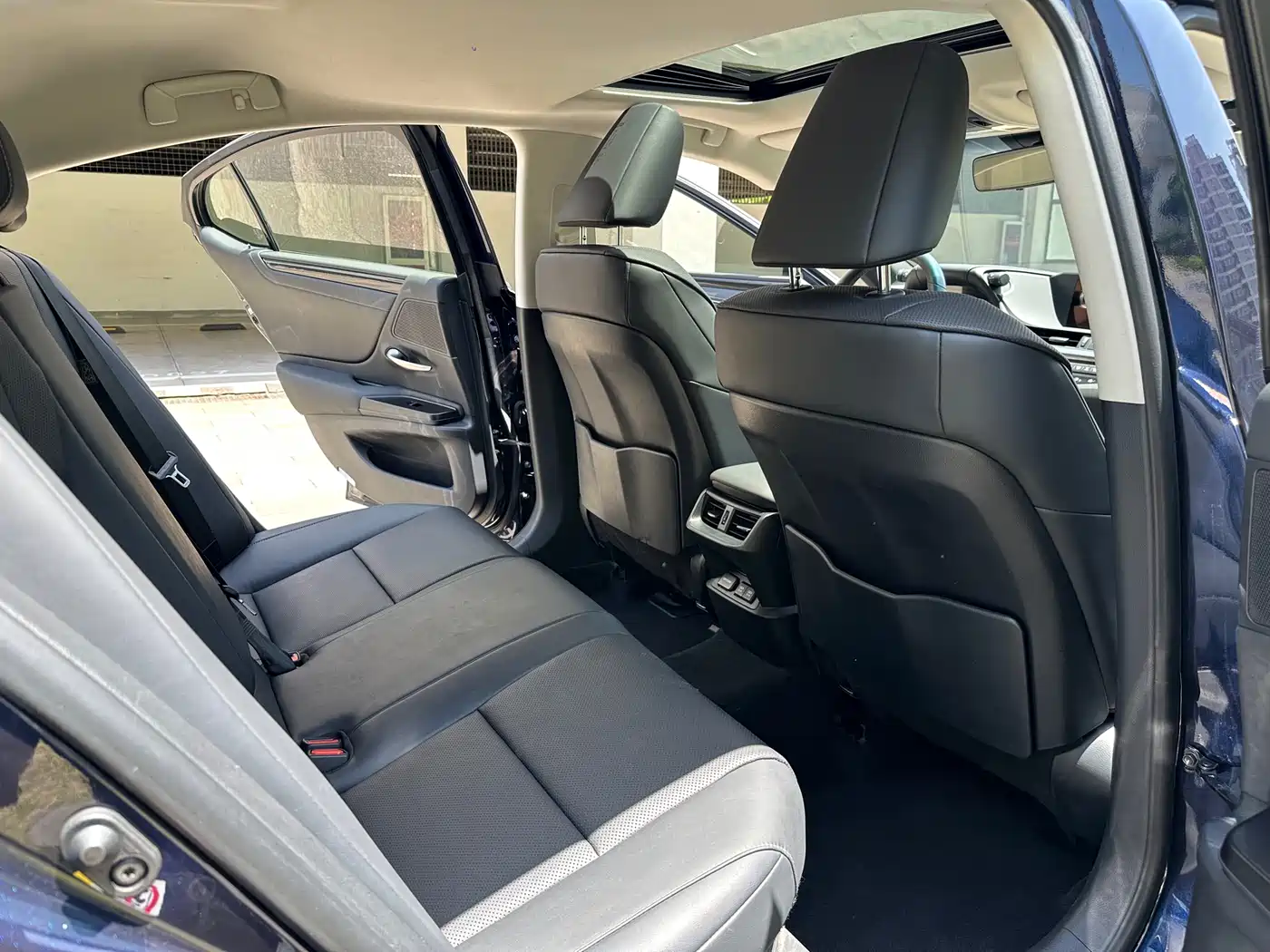 Lexus ES 2018 300h Excellence Edition China V фото 12