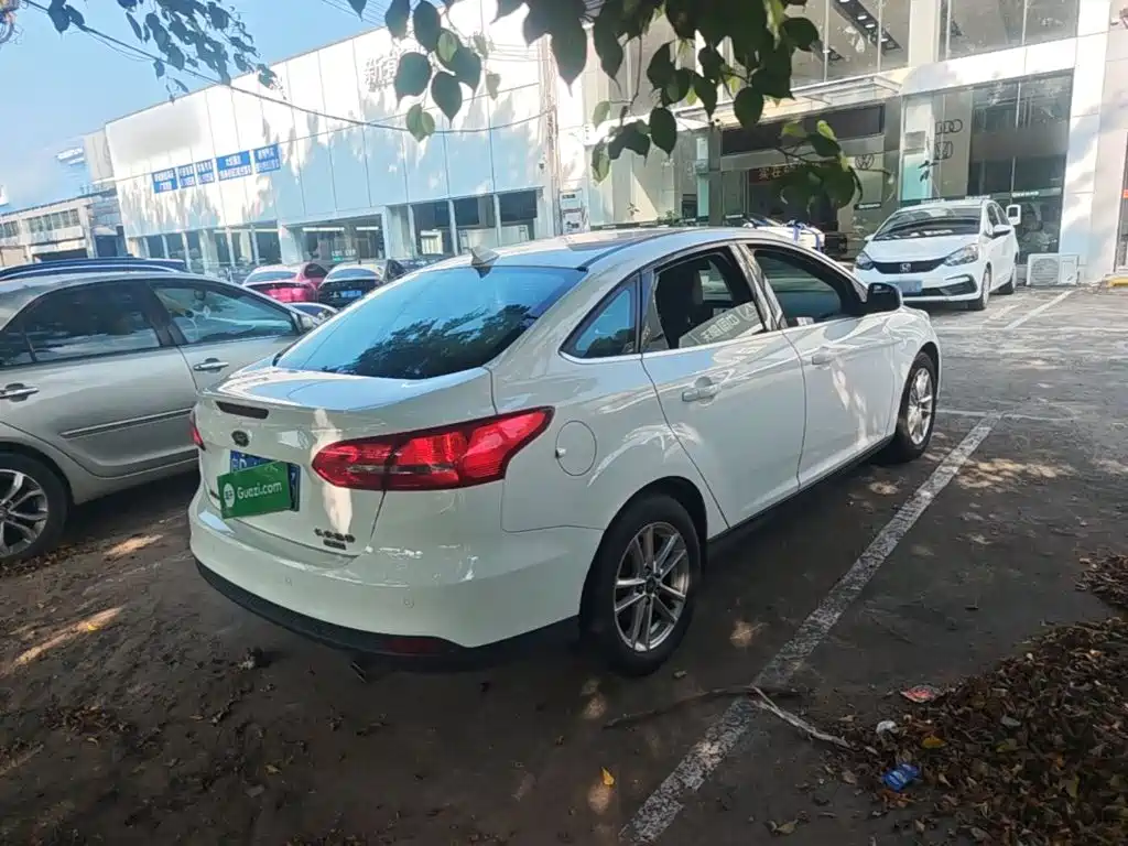 Фото 7 - Ford Focus