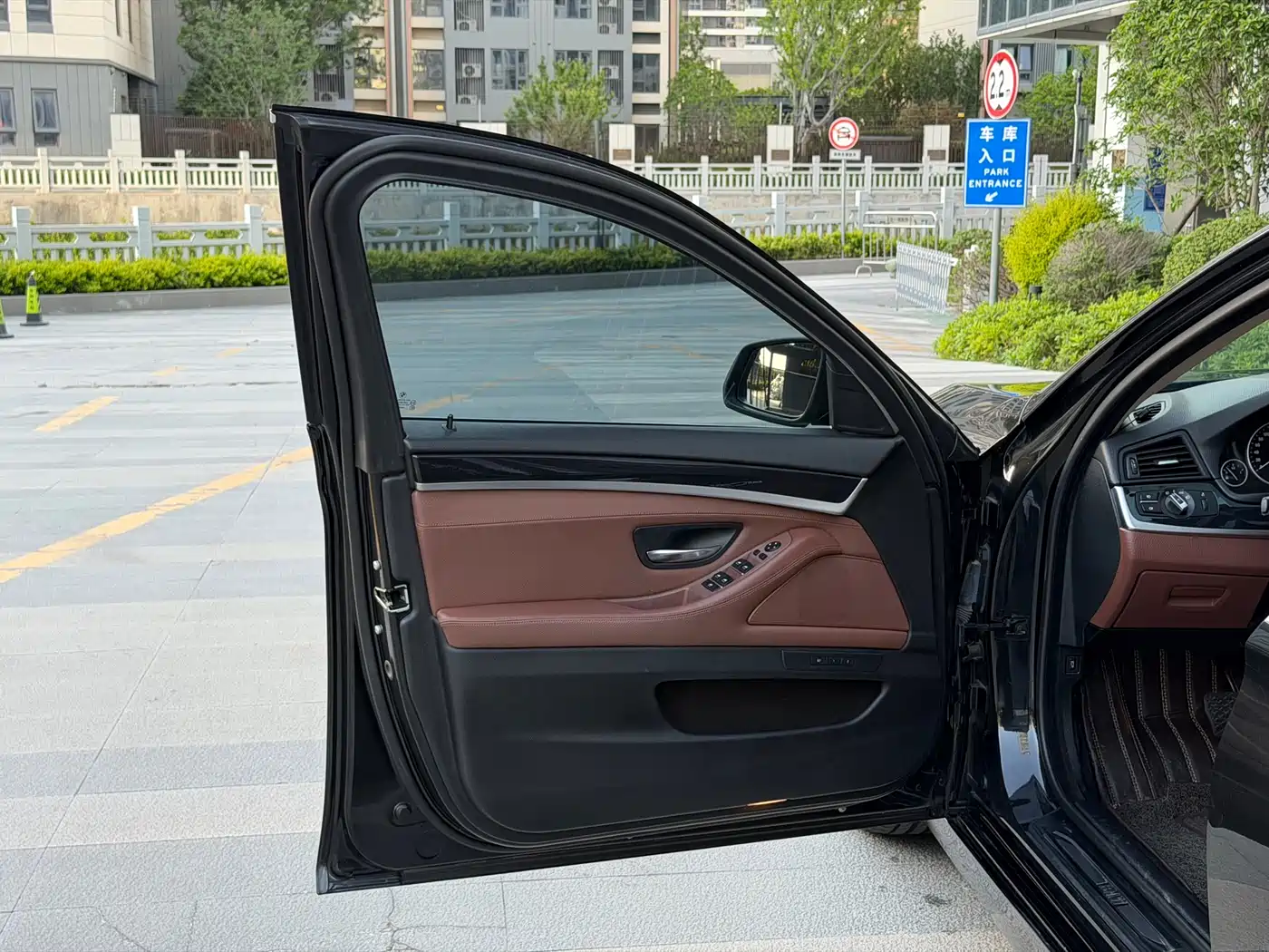 BMW 5 Series 2017 520Li Classic Edition фото 17